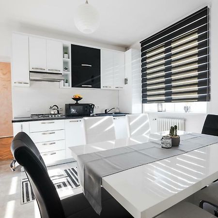 White Spacious Apartment Σίμπιου Εξωτερικό φωτογραφία