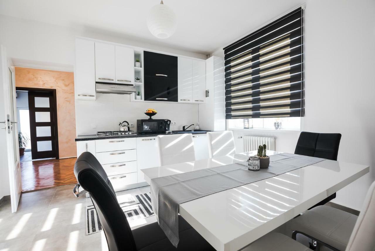 White Spacious Apartment Σίμπιου Εξωτερικό φωτογραφία